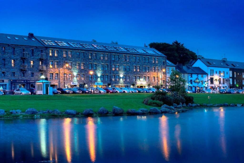 Clew Bay Balcony Views - Westport Quay Apt Apartment Exterior photo