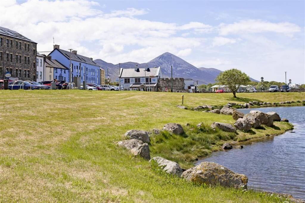 Clew Bay Balcony Views - Westport Quay Apt Apartment Exterior photo